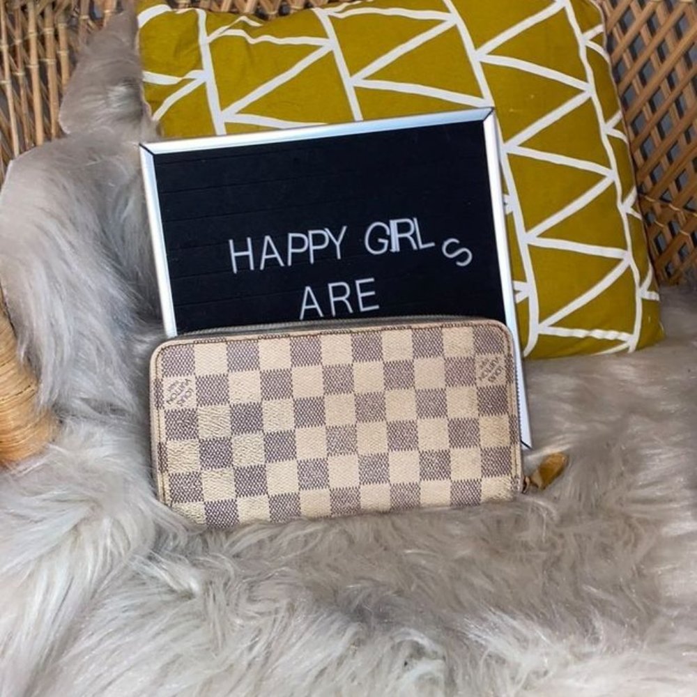 Louis Vuitton damier zippy Wallet